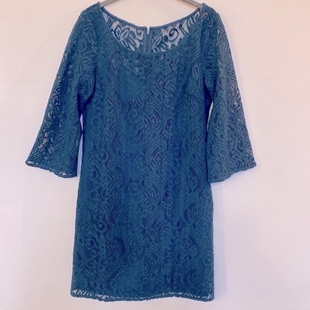 MUSE Bell-sleeve Lace Shift Dress in Teal